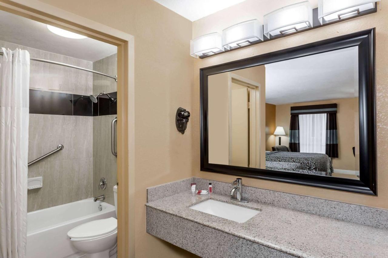 Days Inn By Wyndham Sarasota Bay Luaran gambar