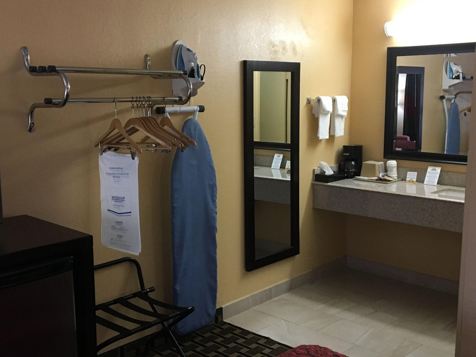 Days Inn By Wyndham Sarasota Bay Luaran gambar