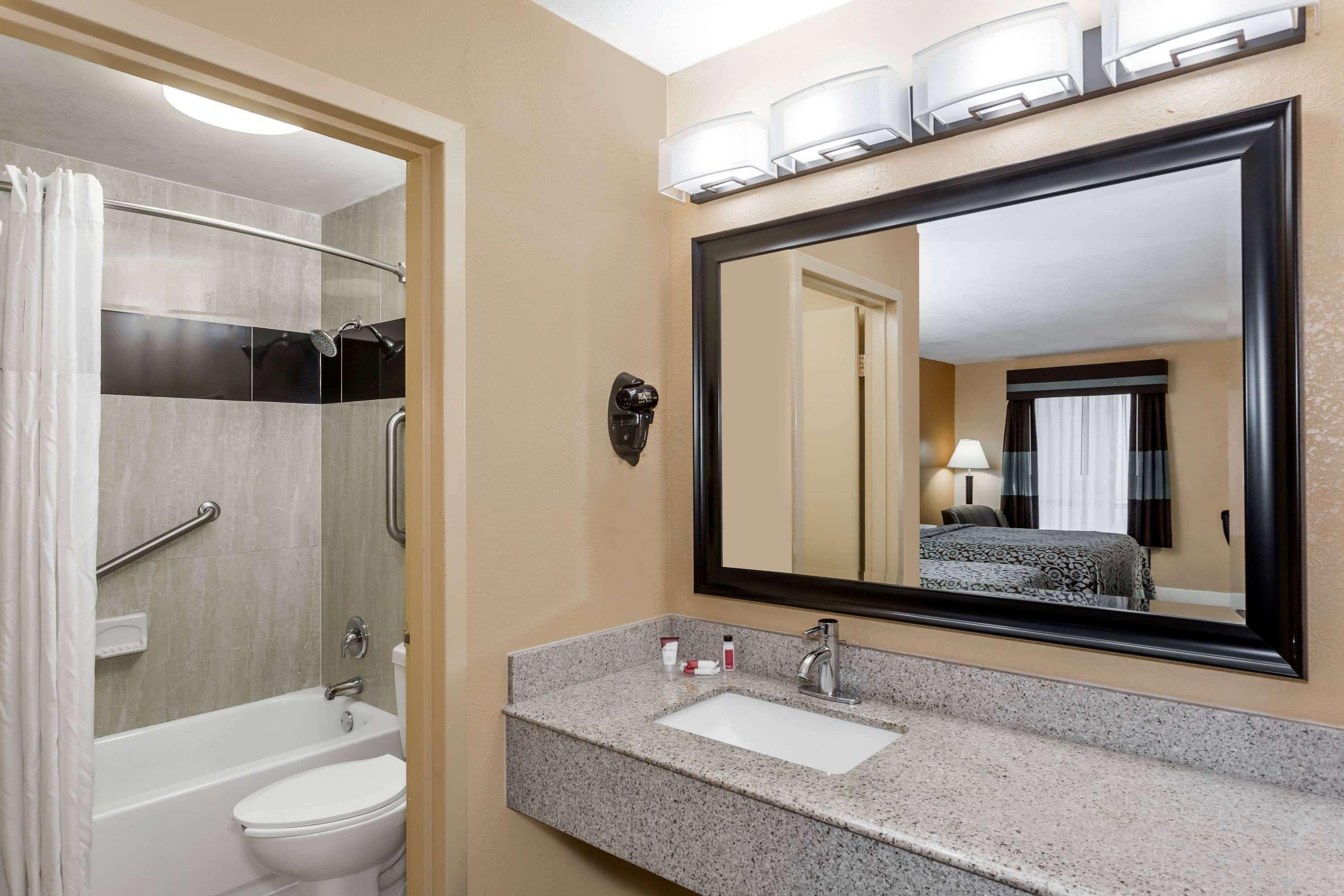 Days Inn By Wyndham Sarasota Bay Luaran gambar