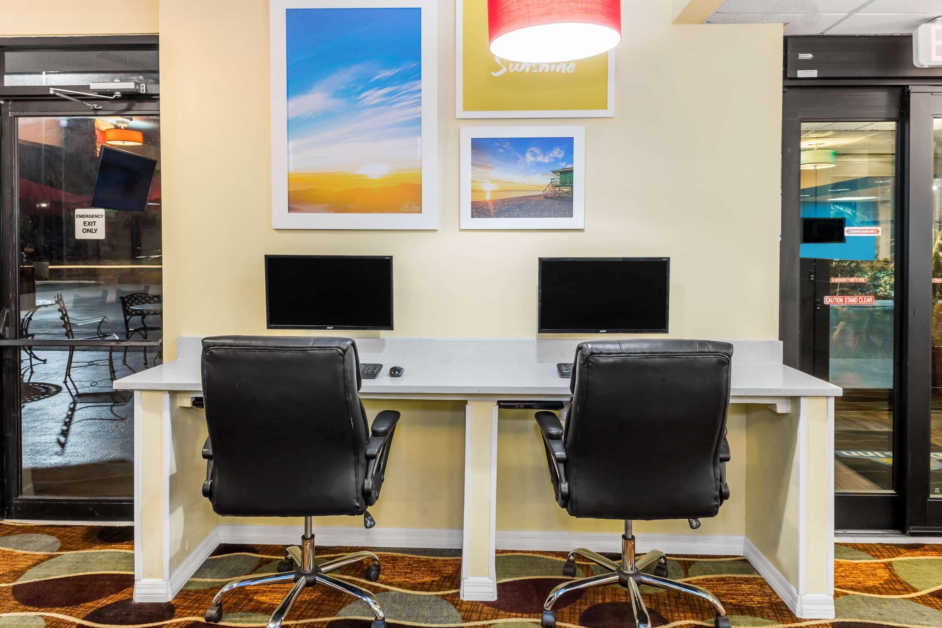 Days Inn By Wyndham Sarasota Bay Luaran gambar