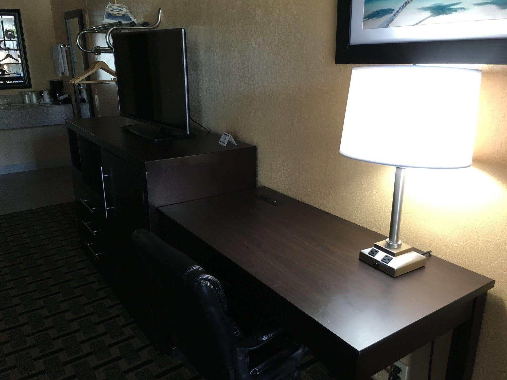 Days Inn By Wyndham Sarasota Bay Luaran gambar