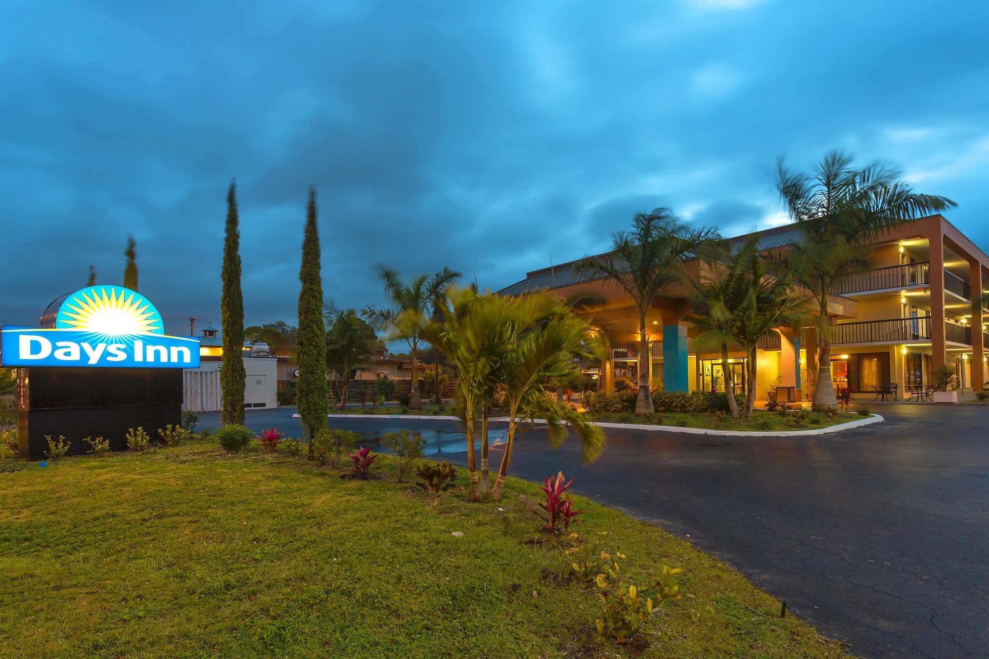 Days Inn By Wyndham Sarasota Bay Luaran gambar